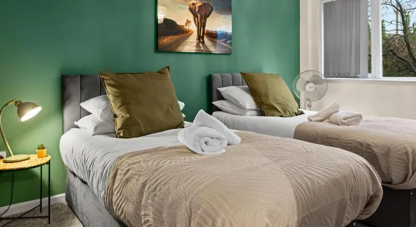 Forest View- Oasis Mural -Didsbury Zen Sleeps 10 - Image 1