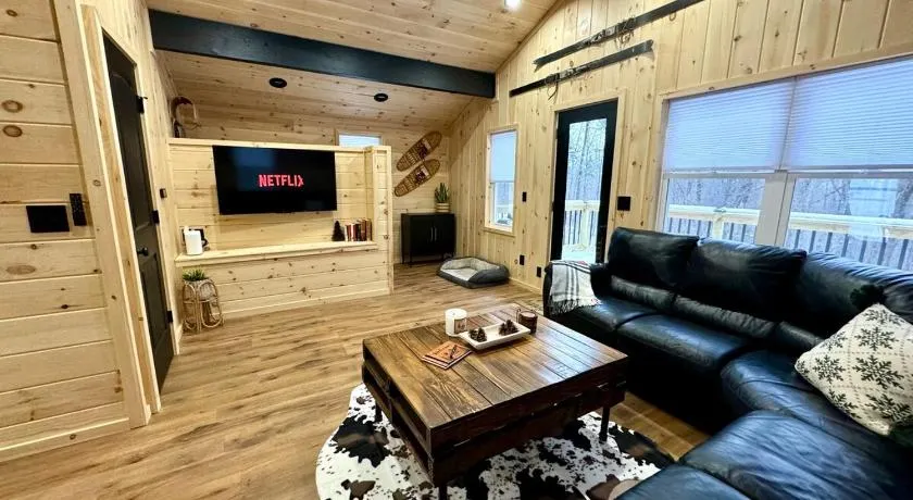 The Mont Haus - Minutes to Mt Snow & Stratton! - Image 1