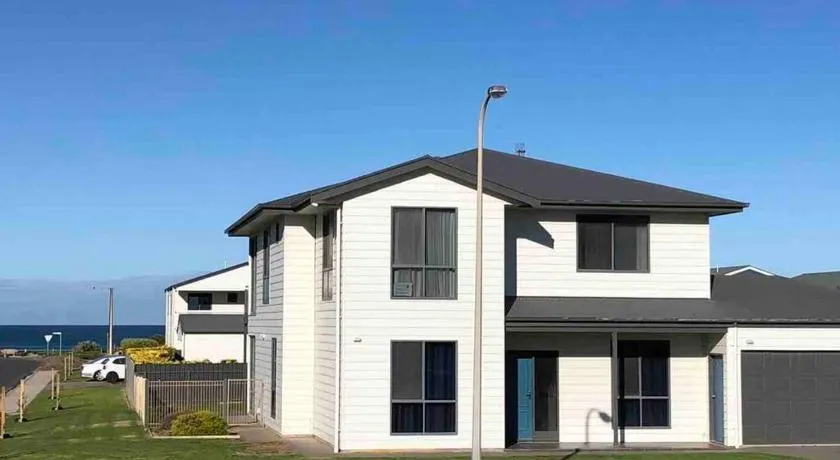 Karma Waters Beach House, 100m from beach - Image 1