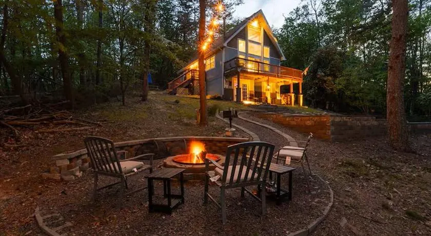 Bryce Chalet - Hot Tub, Game Room, Fire Pit, Pets - Image 1