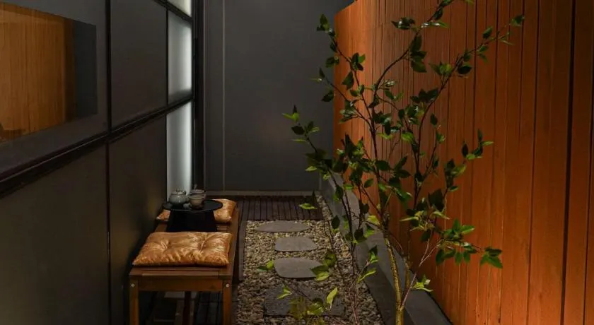 Stay Here, Again - Image 1
