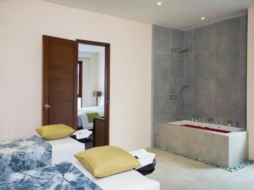 Luxury 1 BR Spa Suite #V410 - Image 1
