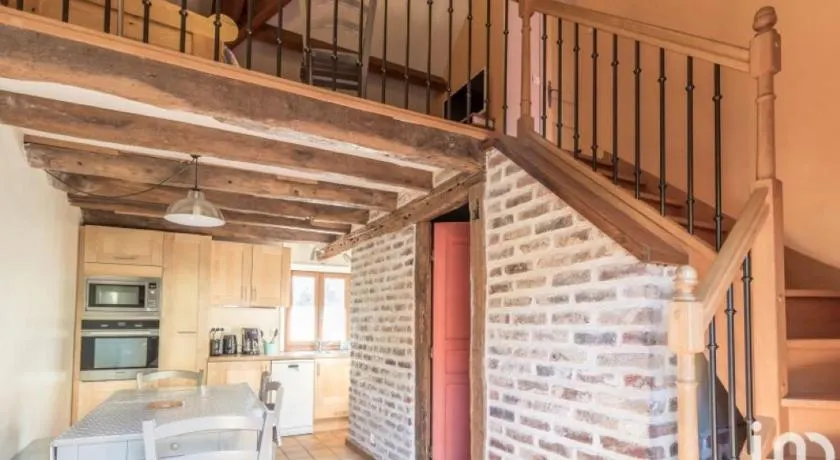 Les Pins - Maison avec parking ferme et jardin commun au calme - Image 1