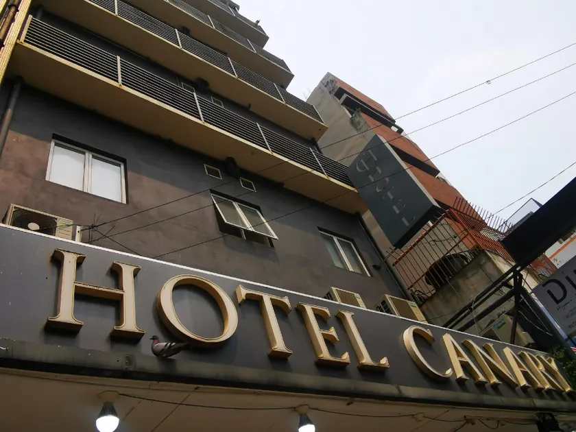 Canary Hotel - Image 1