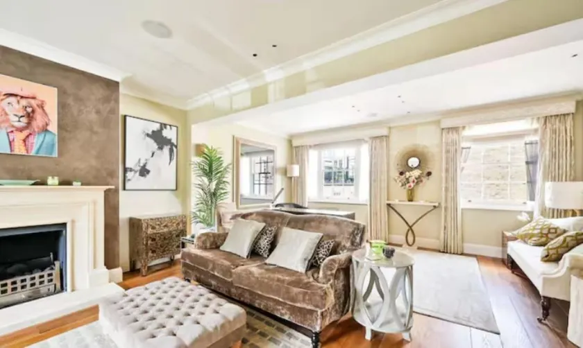 Lux High-End Chelsea Townhouse with Gym & Parking - Image 1