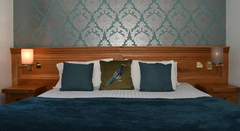 Greyhound Hotel - Image 1