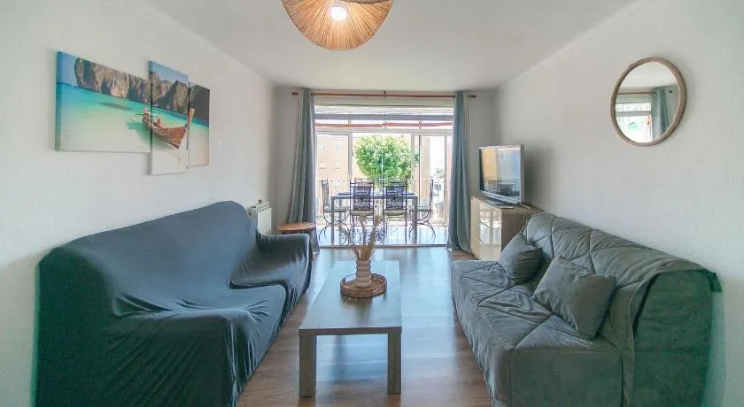 WELCS APARTAMENTO 271 EMP cerca de la playa - Image 1