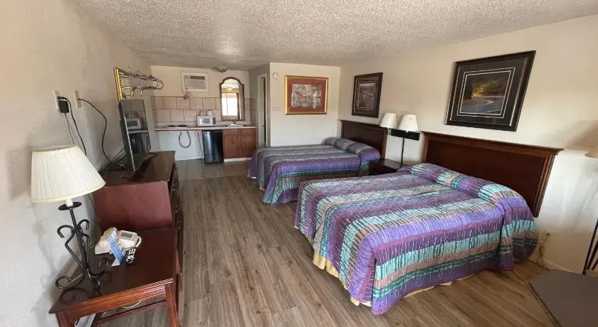 Round-Up Motel - Image 1