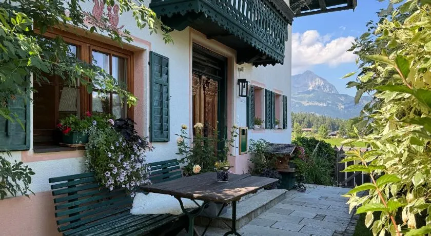 TONIS cozy Boutique Chalet by ALPIN CHARME APARTMENTS - Image 1