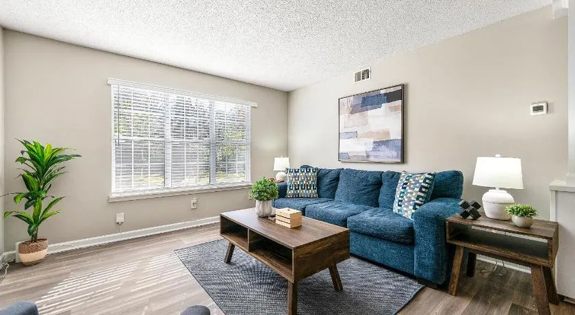Upper Westside 2BR Free Parking & Wi-Fi - Image 1