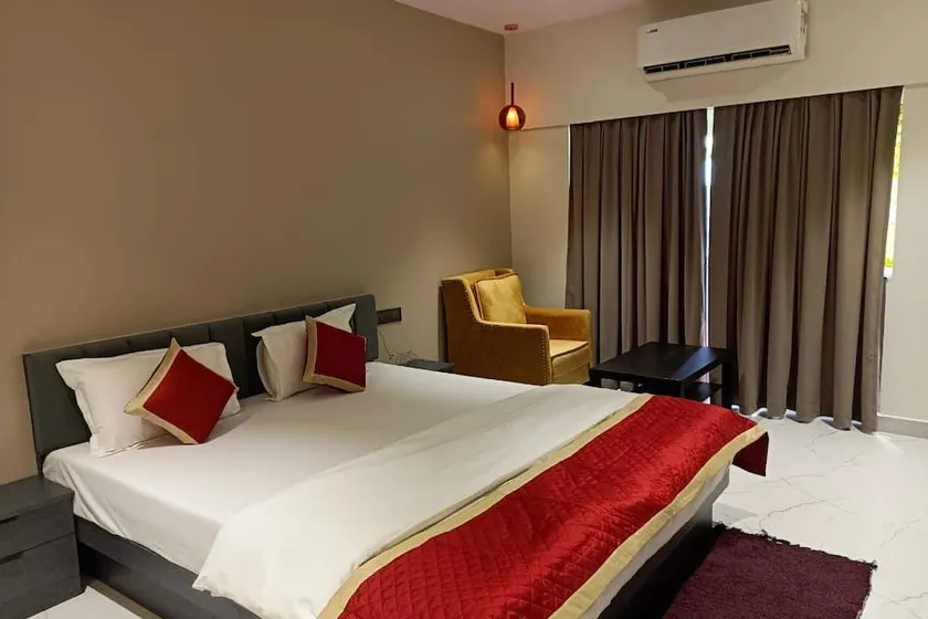 Hotel Mayura - Image 1