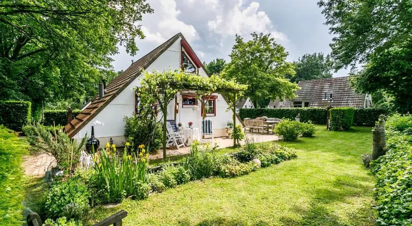Julia's Holiday Home - Image 1