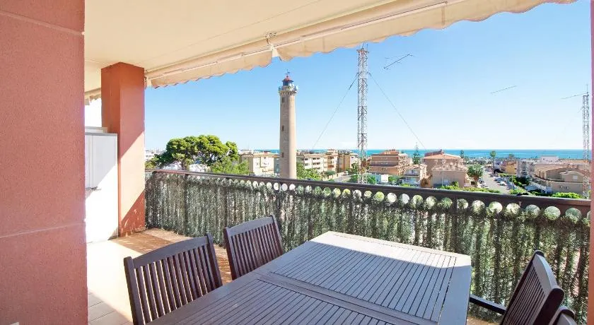 Global Vacacional, Apartamento con terraza y piscina en la playa de Canet - Image 1
