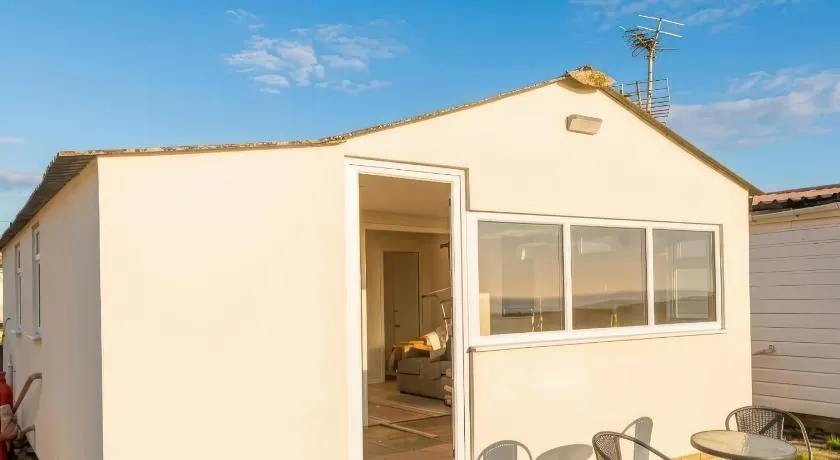 Watersmeet - 85 Park Avenue Holiday Village - Image 1