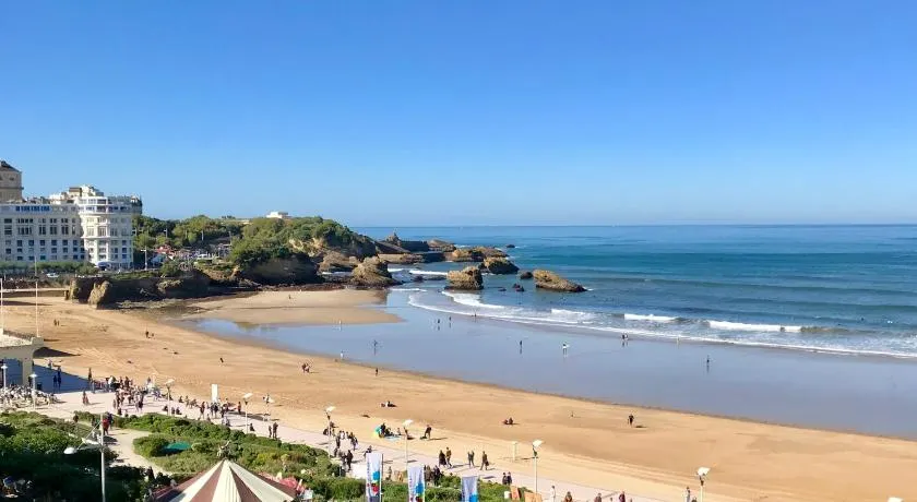 L'océan à perte de vue, la grande plage à vos pieds - Image 1