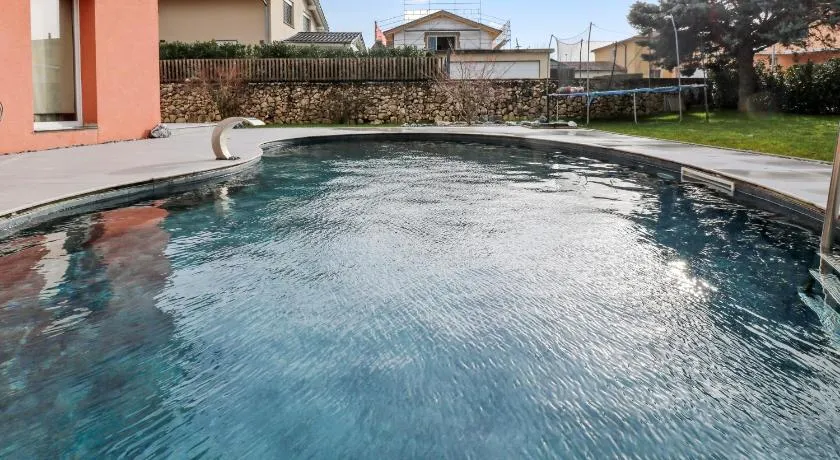 Joli duplex avec piscine - Image 1