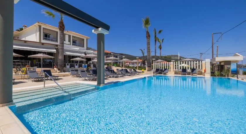 Klonis Hotel - Image 1