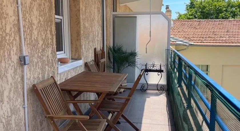 2/3 pièces avec terrasse à NICE - Image 1