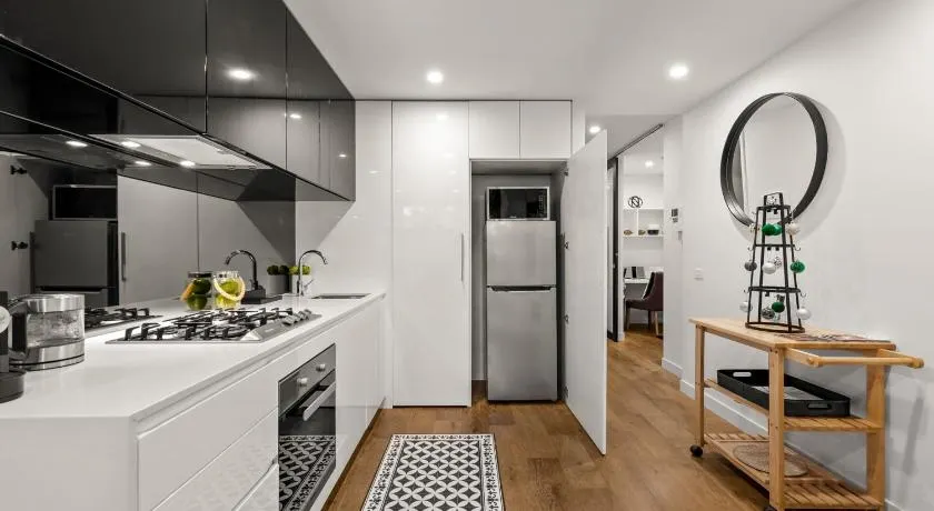StayCentral - Hawthorn East - Study, 2 Car spaces - Image 1