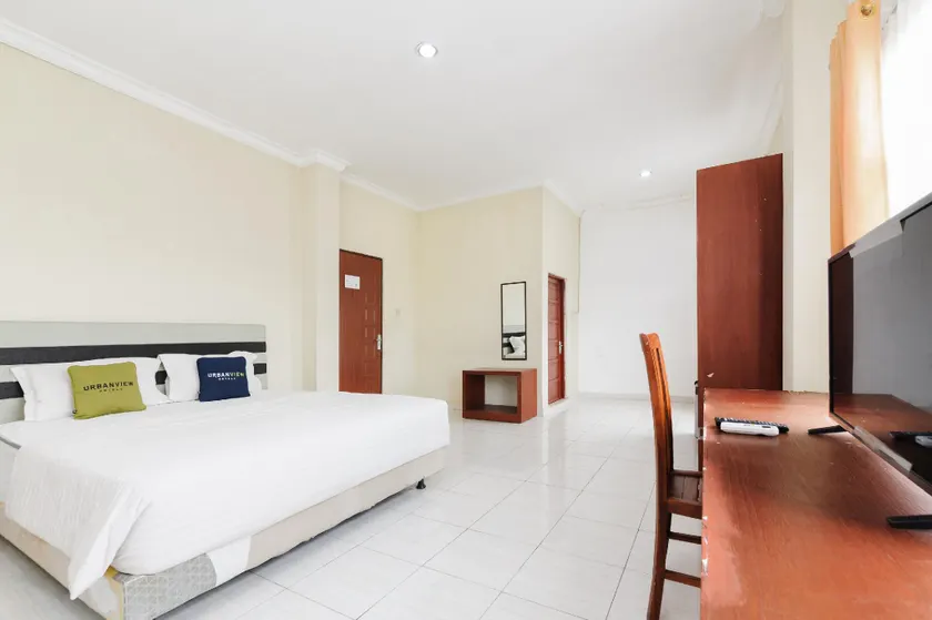 Urbanview Hotel Syariah Ratu Elok Banjarbaru by RedDoorz - Image 1