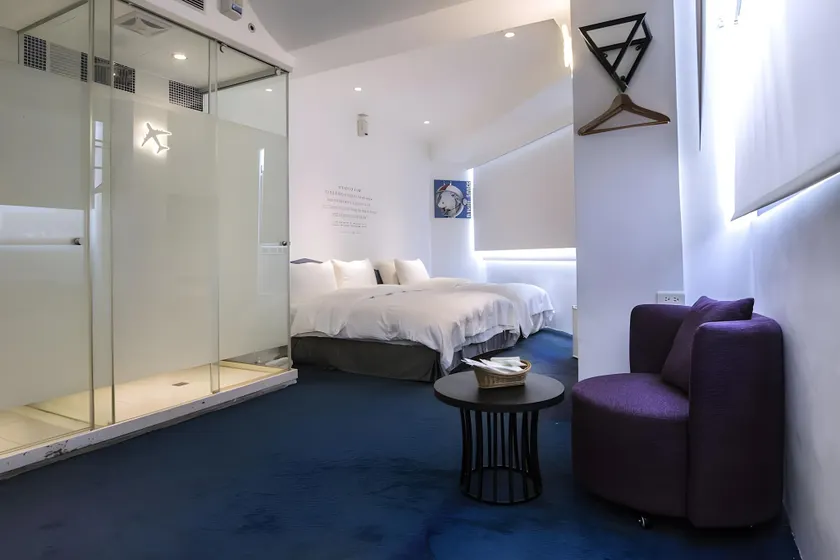 Time Flyer Hotel - Image 1