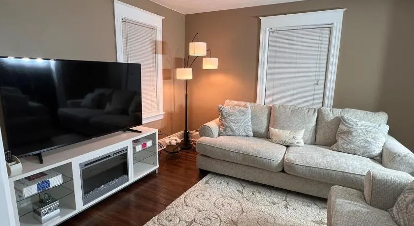 Beautiful and Comfy Home near Strong Memorial Hospital-king sized bed - Image 1