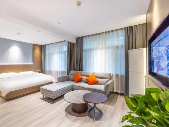 Minzu Hotel - Image 1