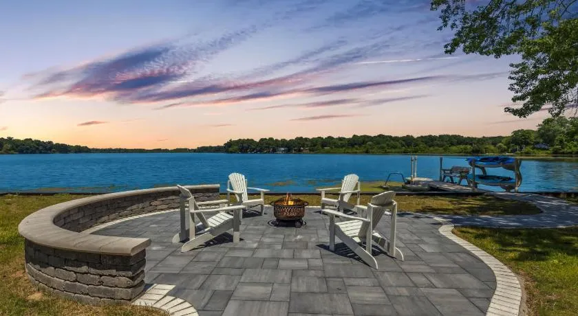 Landmark Lakehouse - luxury living in PLX - Image 1