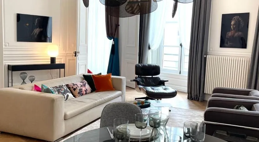 Appartement Charles Le Brun, Face au Château de Versailles, avec parking privé - Image 1