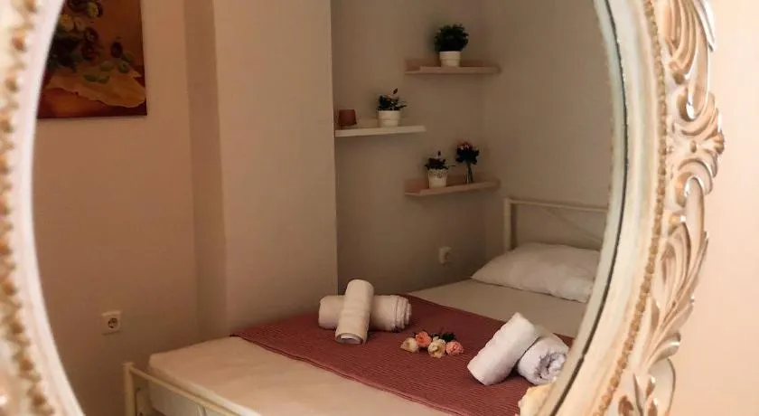 Pink Rose Apartment - Image 1