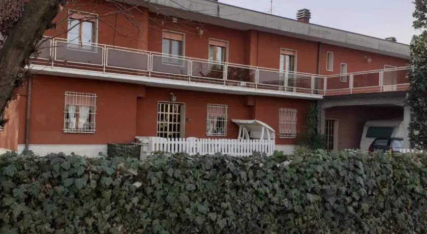 Gold House - Image 1