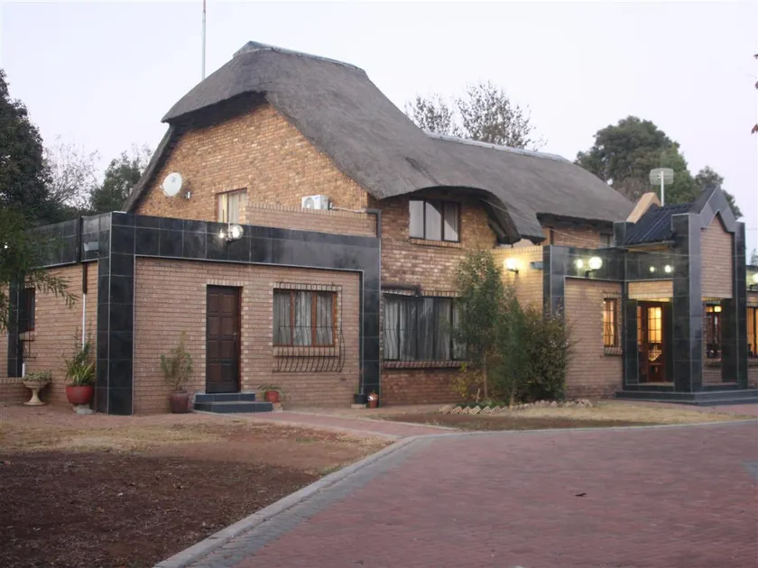 Global Village Guesthouse Midrand - Image 1