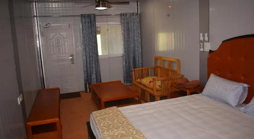 Private Rooms with International Airport View - Image 1