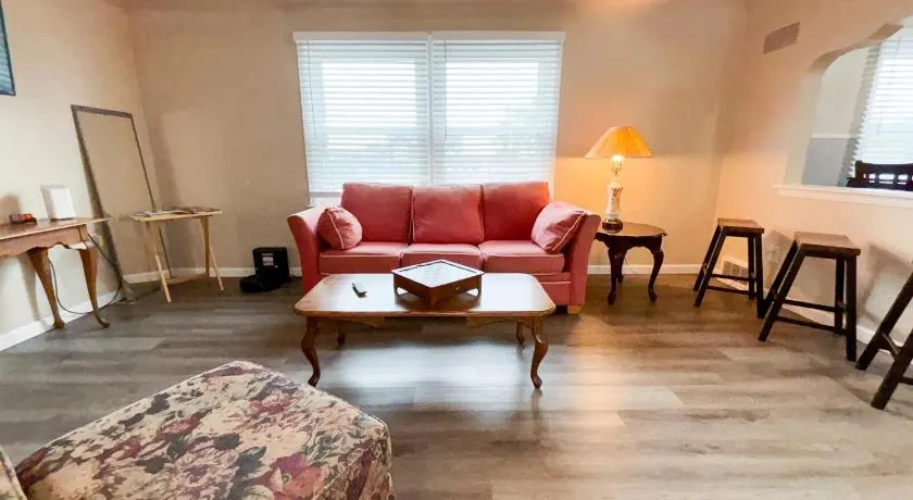 4 Bed, 2 Bath, Upper Flat - Image 1