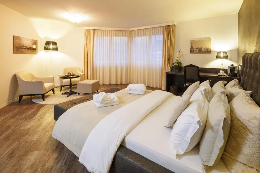 Business Hotel First - Image 1