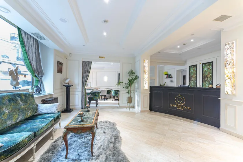 Queens Boutique Hotel - Image 1