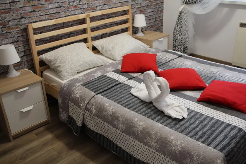 Lorf Hostel&Apartments - Image 1