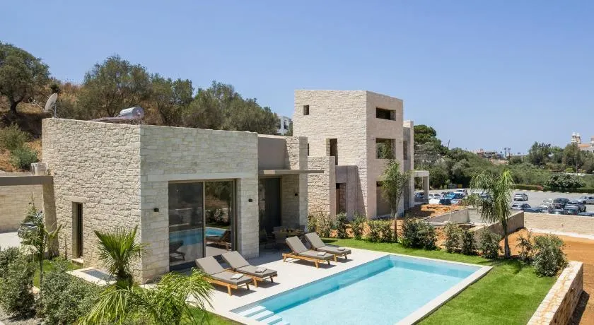 La Divina Luxury Villas with Heated Pool - Image 1