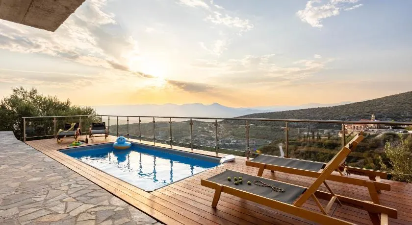 Martinia Pool Getaways - Majestic Panoramic Views - Image 1