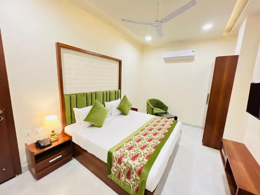 Hotel The Orchid Tree - Image 1