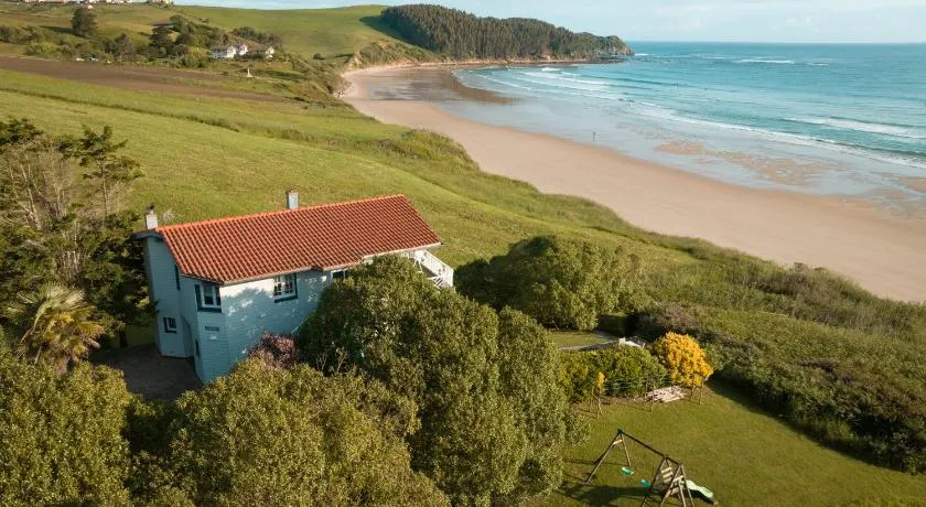 Wishome-Una increíble casa de cuento junto a la playa de Oyambre para una escapada en septiembre - Image 1