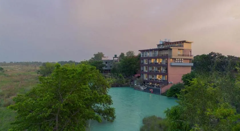 Riverside Bliss at Sukoon - Private Ganga Ghat & Aarti - Image 1