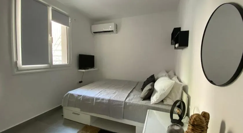 Tiny Little House - Image 1