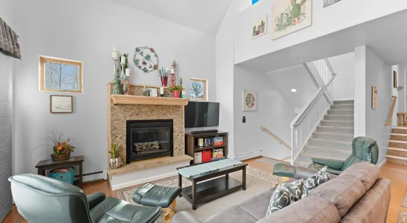 40 Burgundy Circle - Image 1