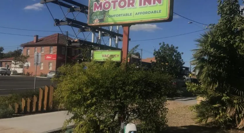 Golden West Motor Inn - Image 1
