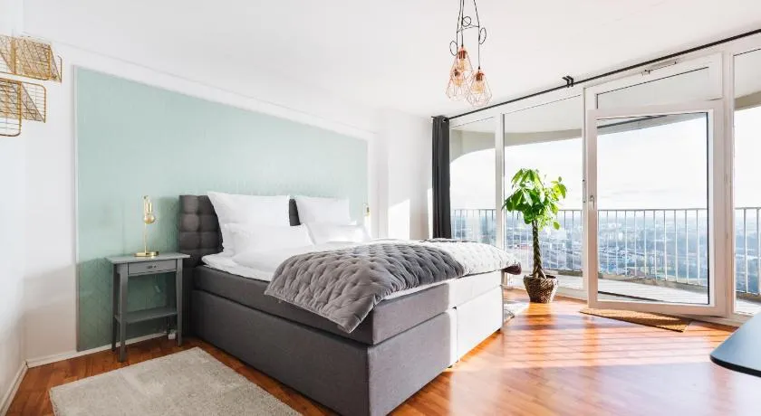 NEW I GREAT CITY VIEW I 32 FLOOR I BOXSPRINGBED and NETFLIX - Image 1