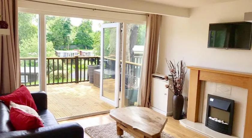 North Wales Lake View 2 Bedroom - Image 1