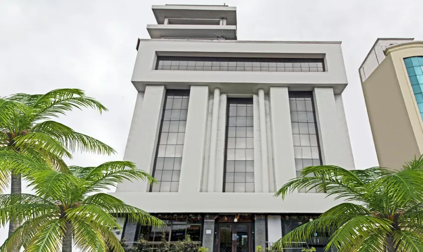 Hotel Saaket Residency - Hotel in Daba Gardens - Image 1