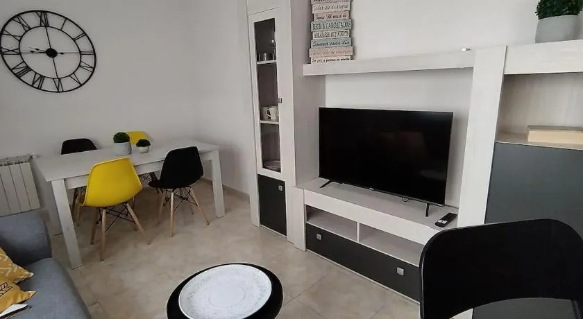 Apartamento en Foz. Primera Línea Playa Rapadoira - Image 1