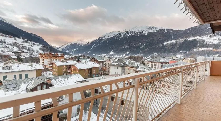 Centre of Old Town, Fully Renovated, Amazing Views & Car Park - Image 1